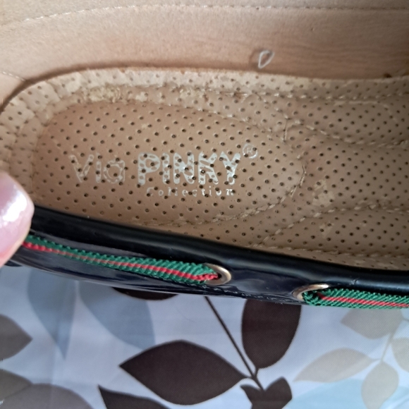 Via Pinky Collection Women's Shoe Size 6 Black Round Toe Closed. - Picture 4 of 8